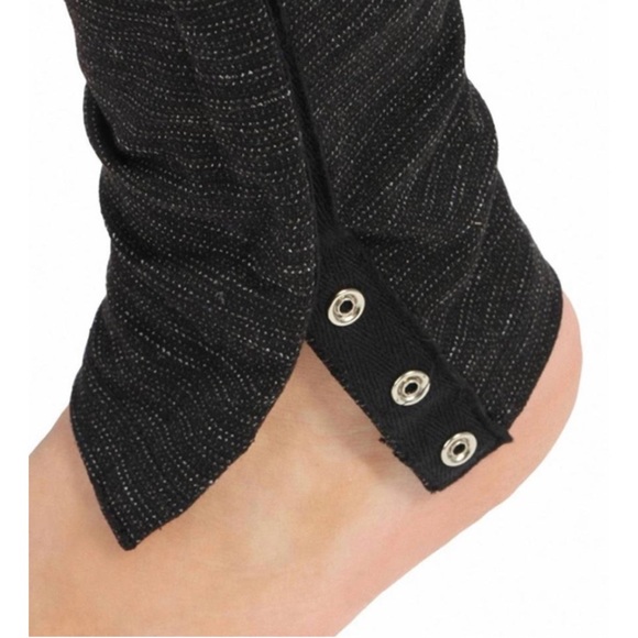 Beyond Yoga Black Pique Ankle Snap Bottom Leggings Size XS - Picture 4 of 8